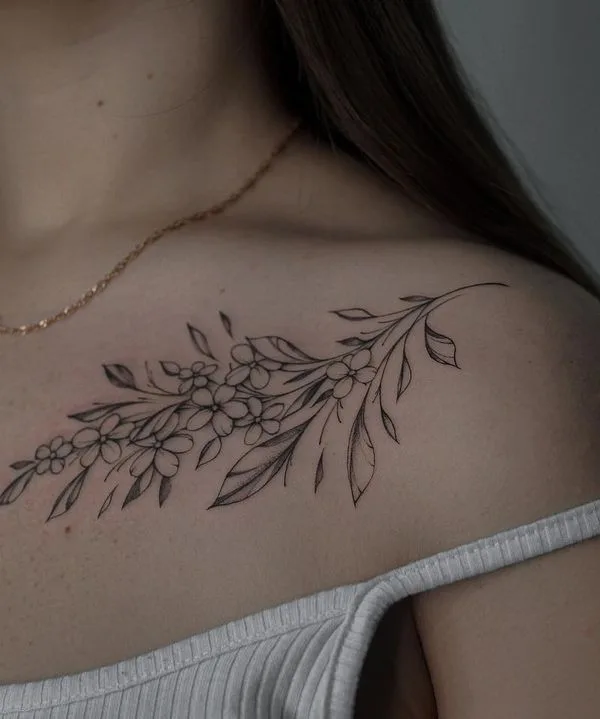 female black and grey fineline 纹身 在 collarbone #51216 | 纹身师 Татьяна @tainatattooing