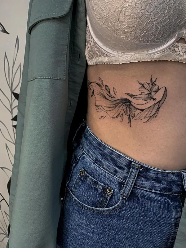 female black and grey fineline татуировка на ribcage #51228 | Тату мастер Григорьева Анастасия