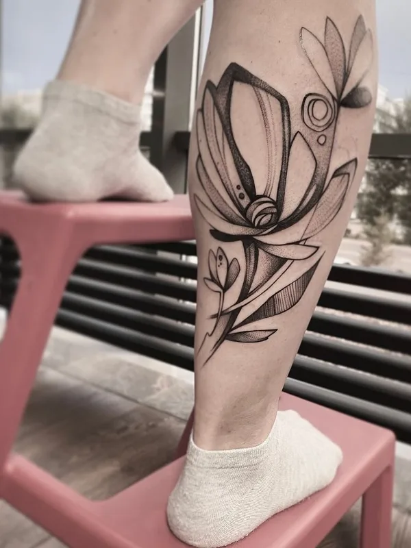 black linework Tatuaggio su calf #51240 | Tatuatore Екатерина Годунова