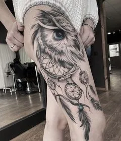 female black and grey realism Tatuaggio su thigh #51254 | Tatuatore Екатерина Годунова