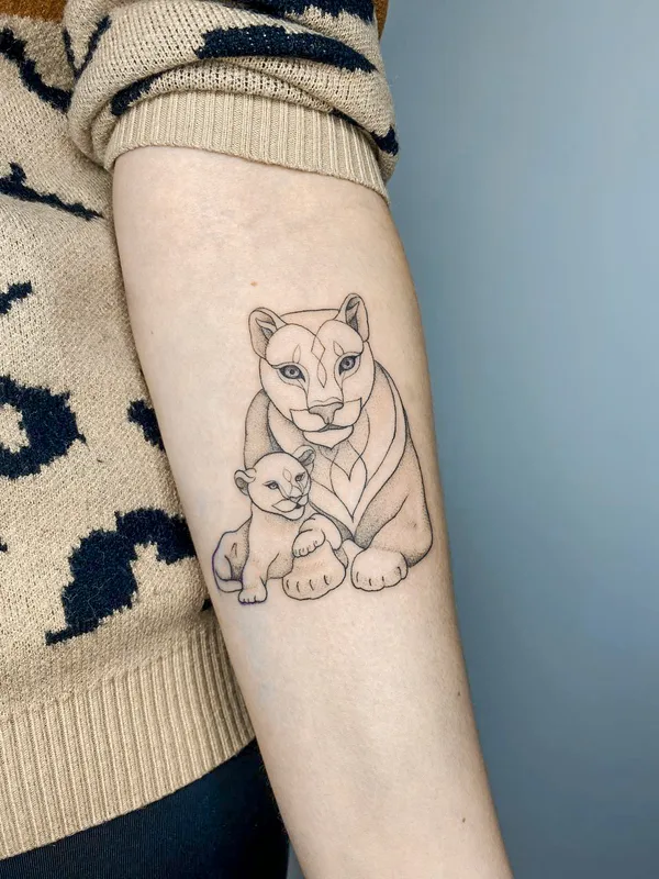 black and grey linework татуировка на forearm #64482 | Тату мастер Anna Lazareva