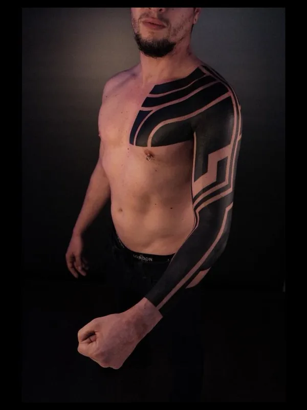 male black blackwork tatouage sur full sleeve #64496 | Artiste tatoueur Nazareno Tubaro
