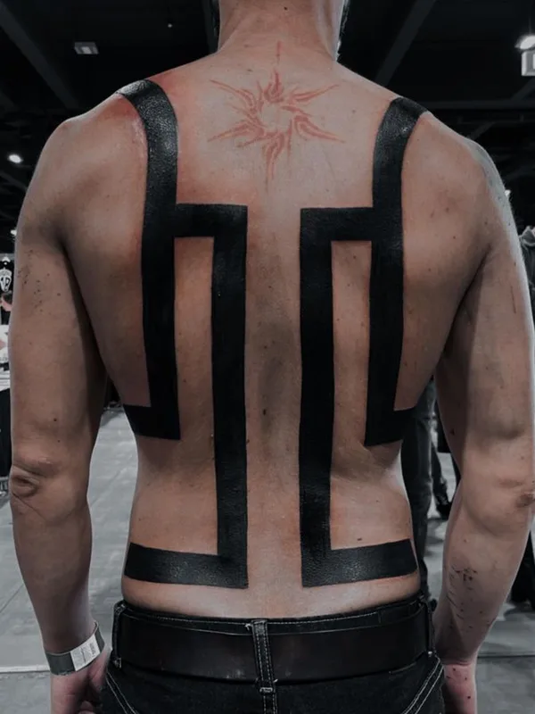 male black blackwork tatouage sur full back #64500 | Artiste tatoueur Nazareno Tubaro