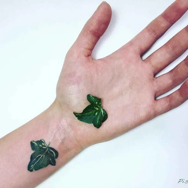 Feminine tattoo by Pis Saro in Севастополь