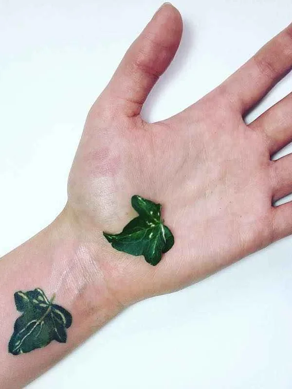 female color watercolor, botanic Tatuaggio su wrist #1518 | Tatuatore Pis Saro