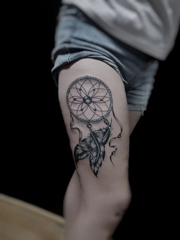 female black and grey black and grey татуировка на thigh #71224 | Тату мастер Максим Дяченко MaximDtattoo studio