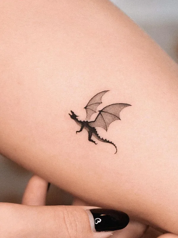 female black miniature tattoo auf forearm #56877 | Tätowierer Choi Yun