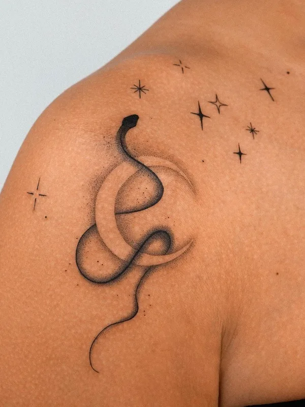 female black miniature tattoo auf shoulder #56884 | Tätowierer Choi Yun
