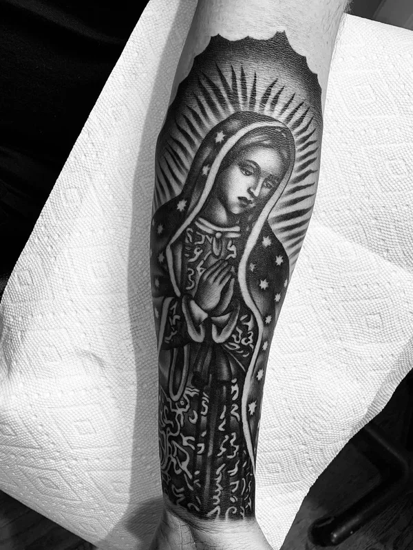 black and grey black and grey tatouage sur forearm #56905 | Artiste tatoueur Jesse Perez