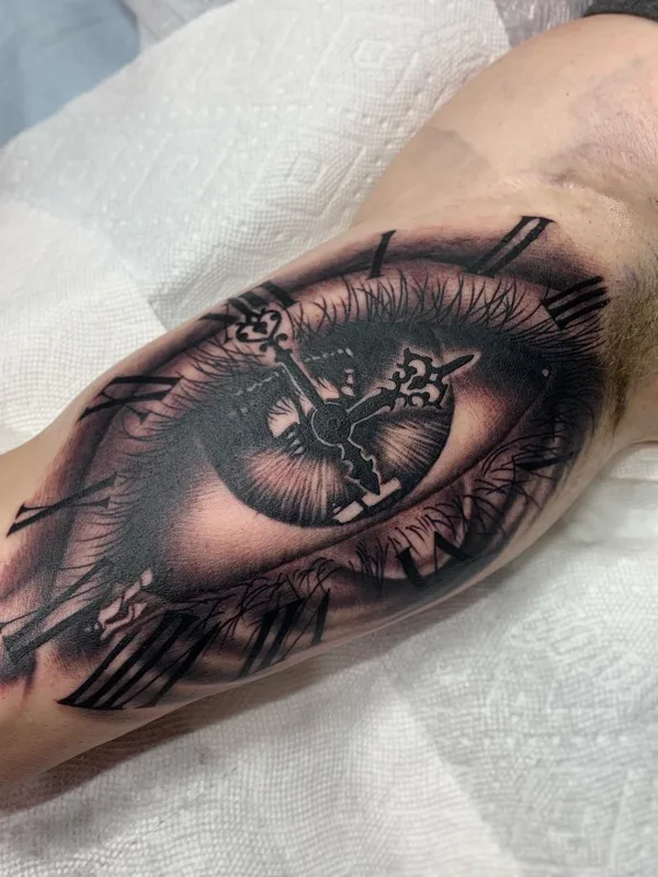 black and grey realism tatouage sur forearm #56903 | Artiste tatoueur Jesse Perez
