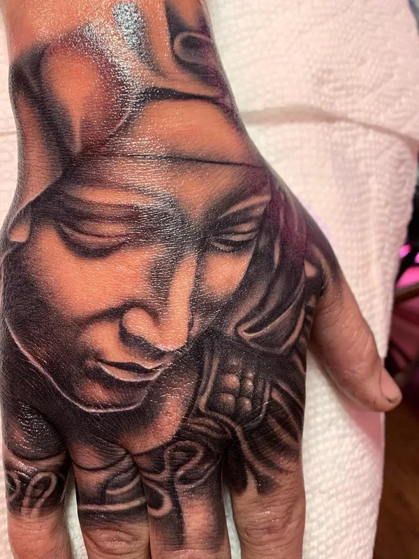 black and grey black and grey tatouage sur hand #56899 | Artiste tatoueur Jesse Perez