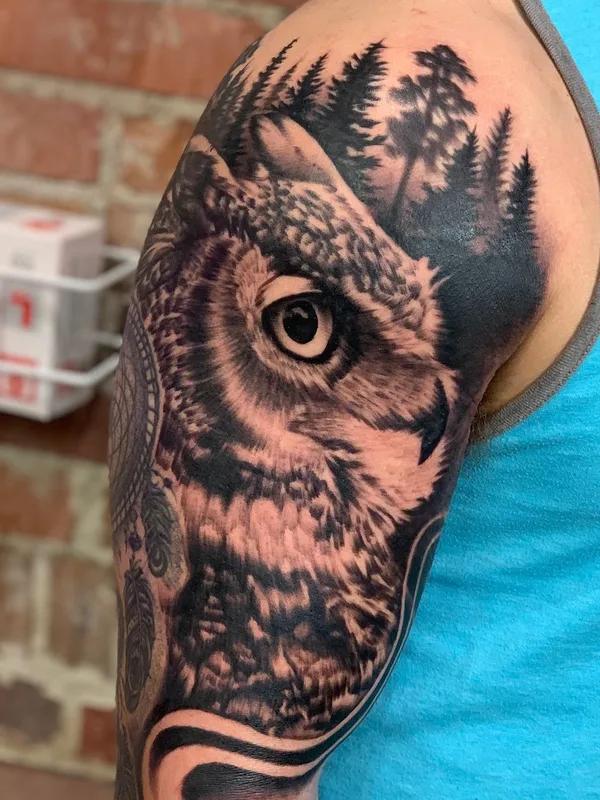 black and grey realism tatouage sur shoulder #56898 | Artiste tatoueur Jesse Perez