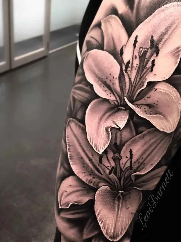 black and grey realism tattoo auf forearm #5379 | Tätowierer Levi Barnett