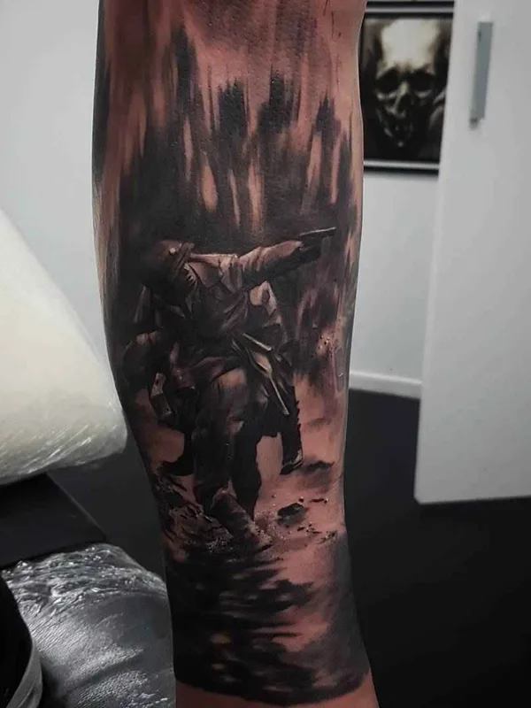 black and grey realism tatouage sur forearm #2127 | Artiste tatoueur Karl van der Linden