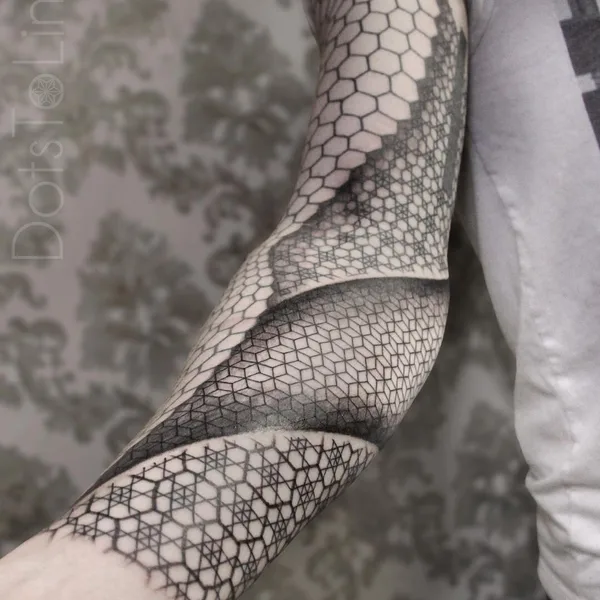 Ornamental tattoo by Chaim Machlev in Berlin