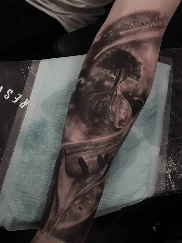 black and grey realism tatouage sur forearm #2131 | Artiste tatoueur Karl van der Linden