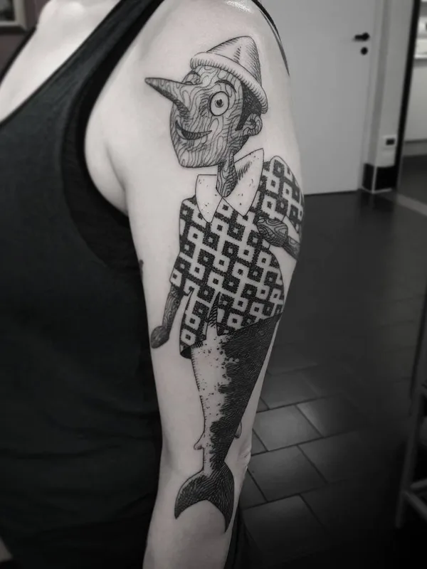 female black and grey illustrative tatuaje en upper arm #4969 | Tatuador Otto D’Ambra