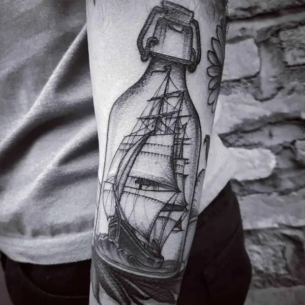 Dotwork tattoo by Felipe Kross in São Paulo