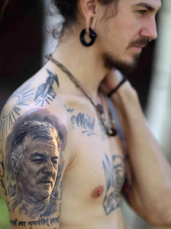 male black and grey realism tatuaje en upper arm #2158 | Tatuador Ника Самарина