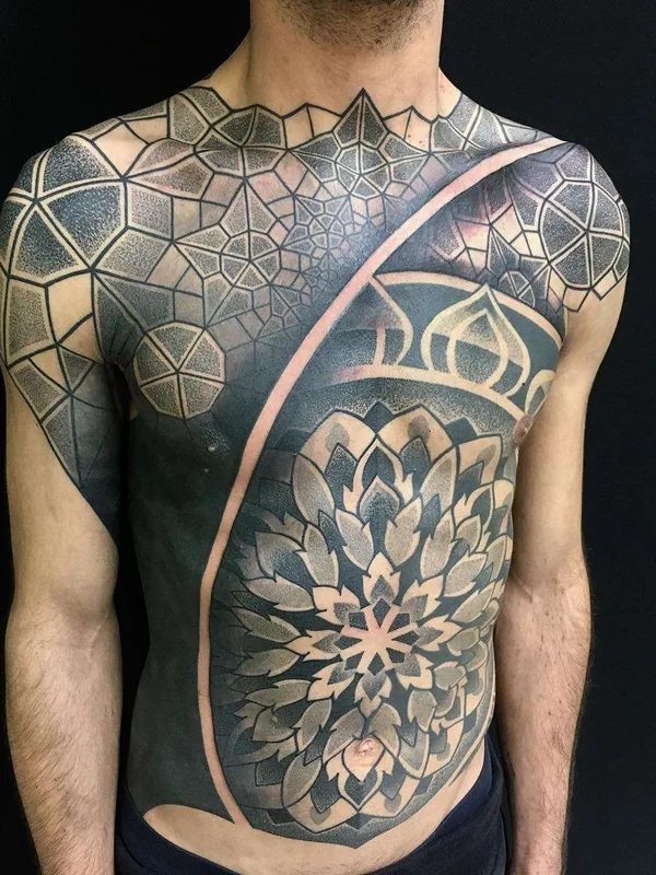 male black and grey geometric татуировка на chest #21524 | Тату мастер Pierluigi Deliperi