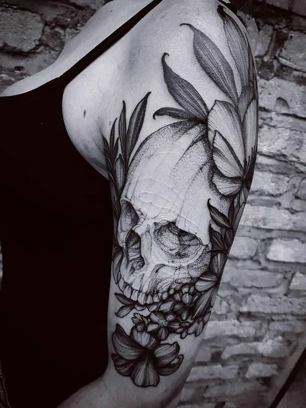female black and grey black and grey Tatuagem em upper arm #2582 | Tatuador Felipe Kross