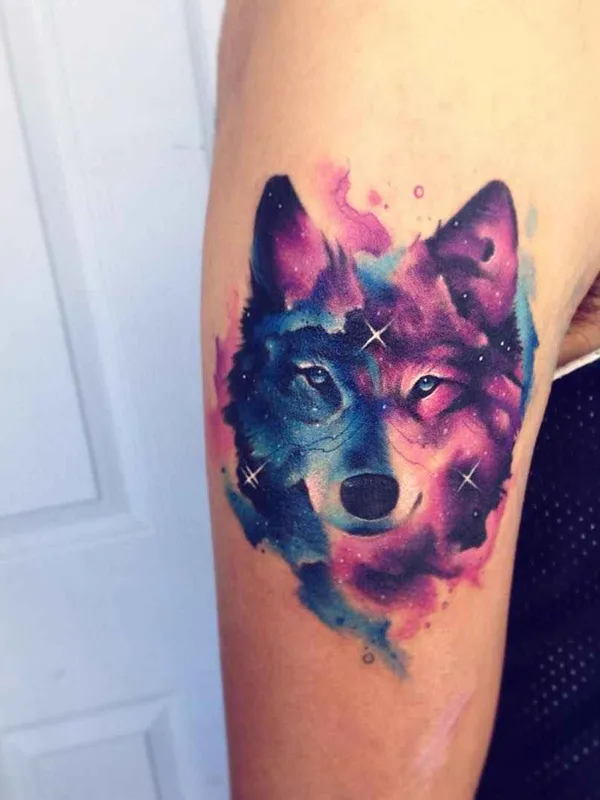 color watercolor tatouage sur bicep #3184 | Artiste tatoueur Adrian Bascur