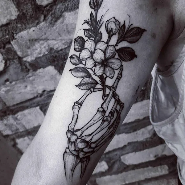 Dotwork tattoo by Felipe Kross in São Paulo