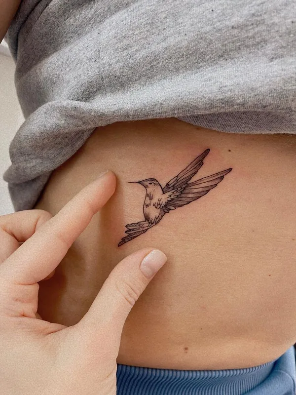 female black and grey fineline Tatuaggio su side #51314 | Tatuatore Крыло Татьяна
