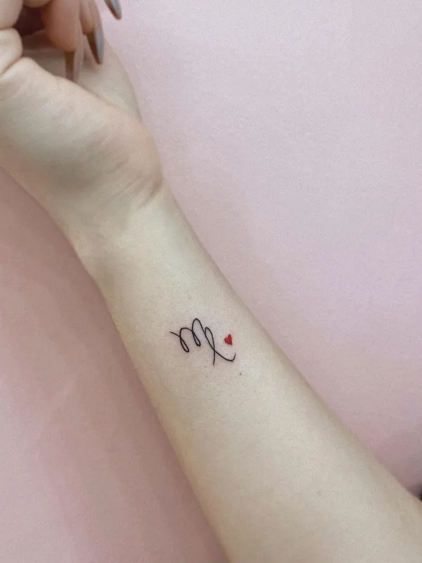 female color fineline Tatuaggio su inner wrist #51316 | Tatuatore Крыло Татьяна