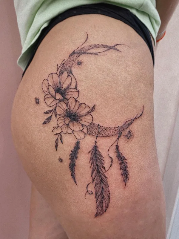 female black and grey fineline Tatuaggio su thigh #51313 | Tatuatore Крыло Татьяна