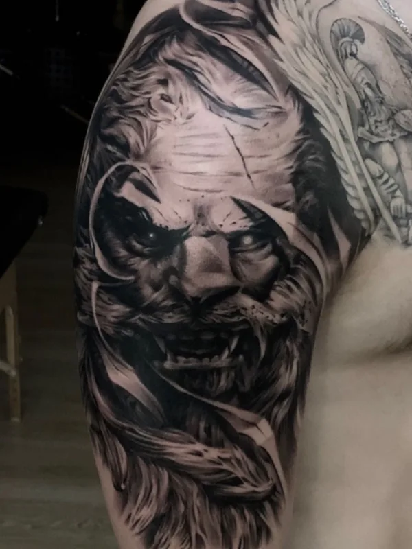 male black and grey realism Tatuaggio su upper arm #51322 | Tatuatore Денис Показанов