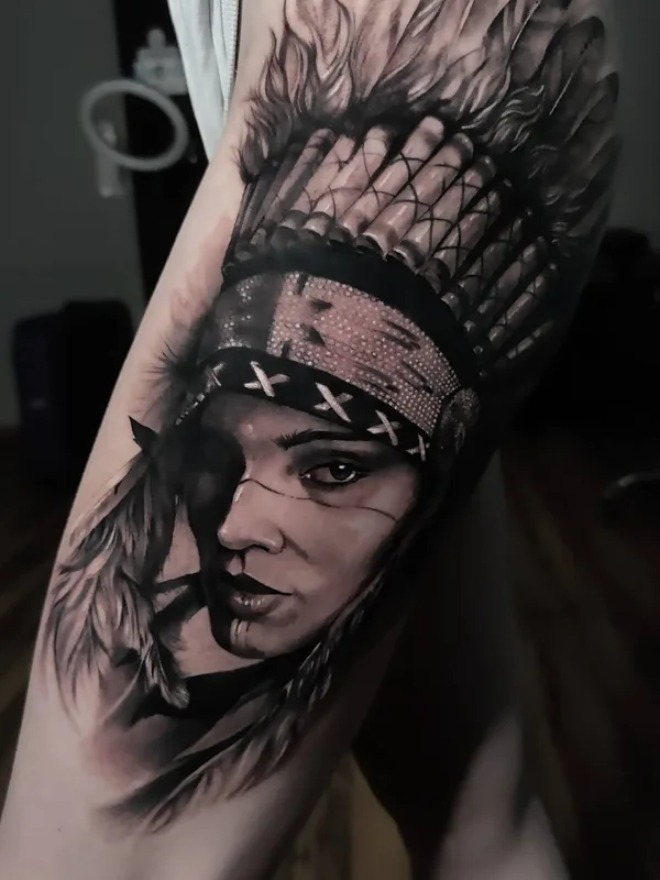 female black and grey realism 타투 부위 upper arm #51347 | 타투이스트 Павел Мороз