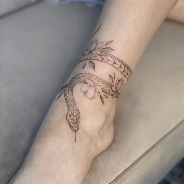 Graphic tattoo by Ольга Балашова in Волгоград