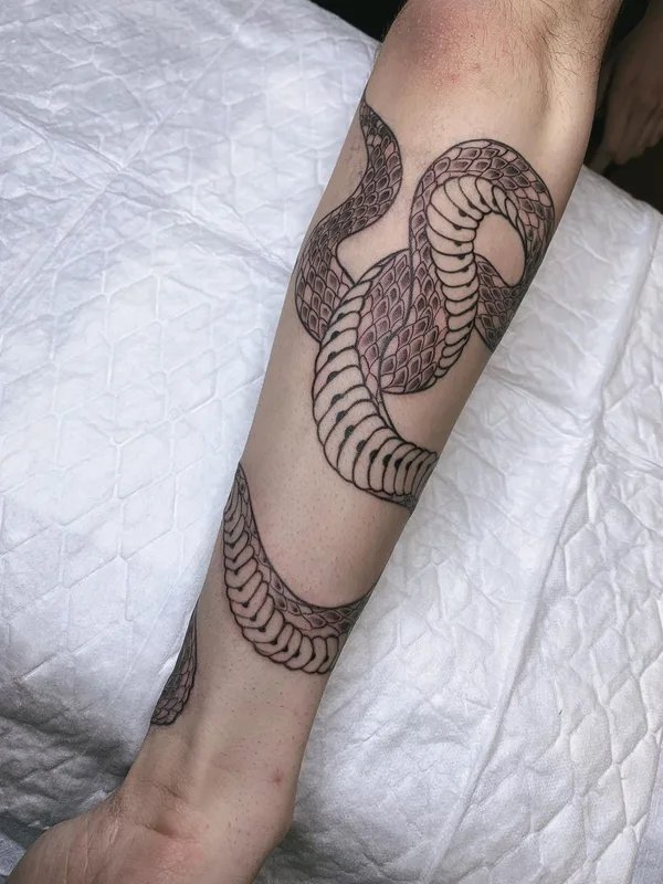 black and grey linework татуировка на forearm #51421 | Тату мастер Татьяна Волкер