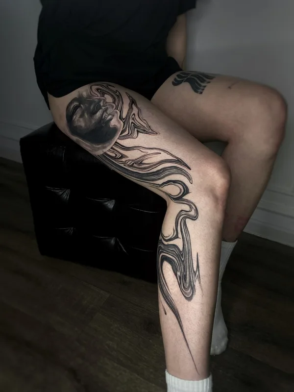 black and grey black and grey татуировка на thigh #65205 | Тату мастер Эля Вечер