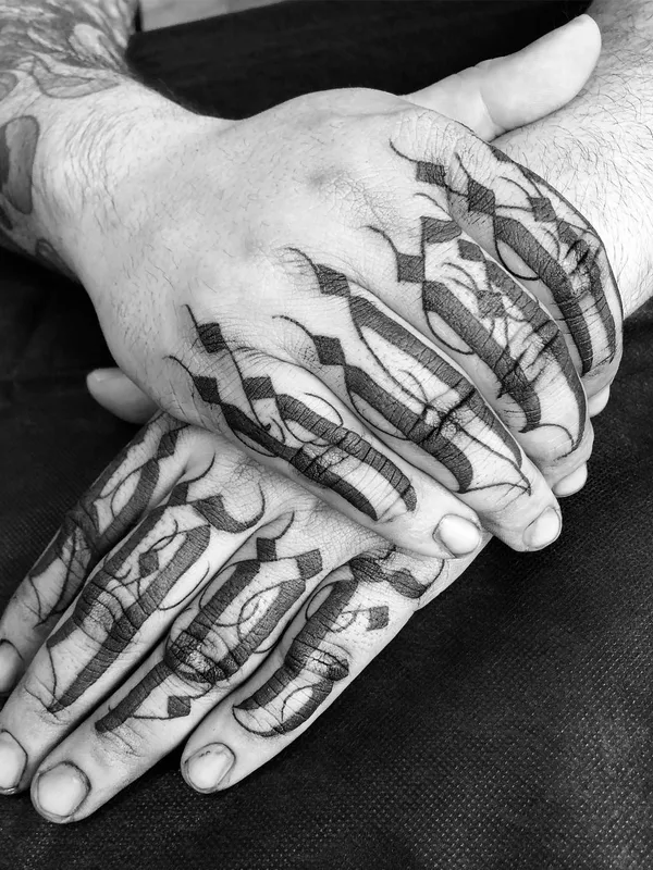 black blackwork tattoo on finger #29524 | Tattoo Artist MAYONAIZE