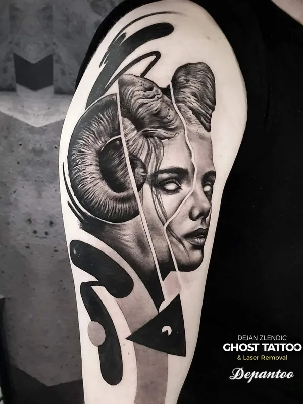 female black and grey black and grey tatouage sur upper arm #66814 | Artiste tatoueur Dejan Zlendic