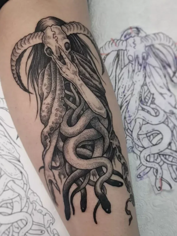 black and grey blackwork Tatuagem em forearm #66835 | Tatuador Nadan Sarvan