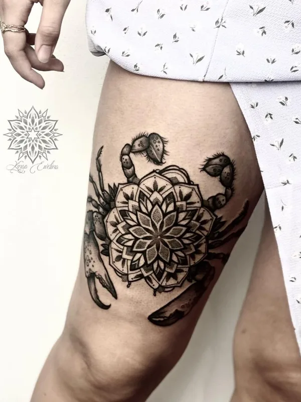 female black and grey blackwork Tatuagem em thigh #66839 | Tatuador kingaewelina_ink