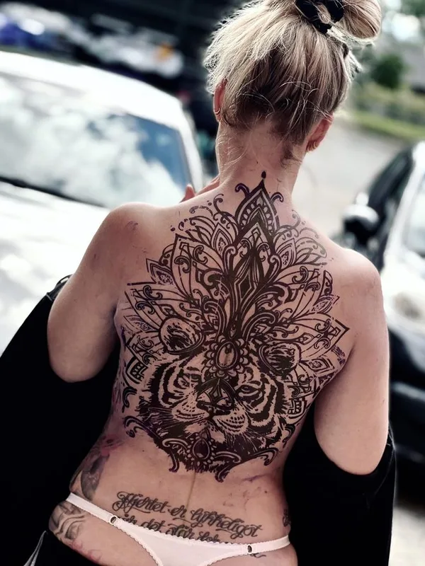 female black ornamental Tatuagem em full back #66844 | Tatuador kingaewelina_ink
