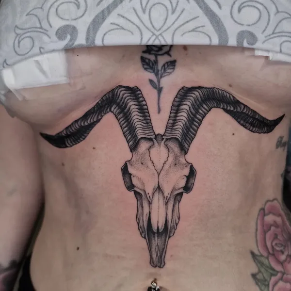Graphic tattoo by Laura Wøldike in København