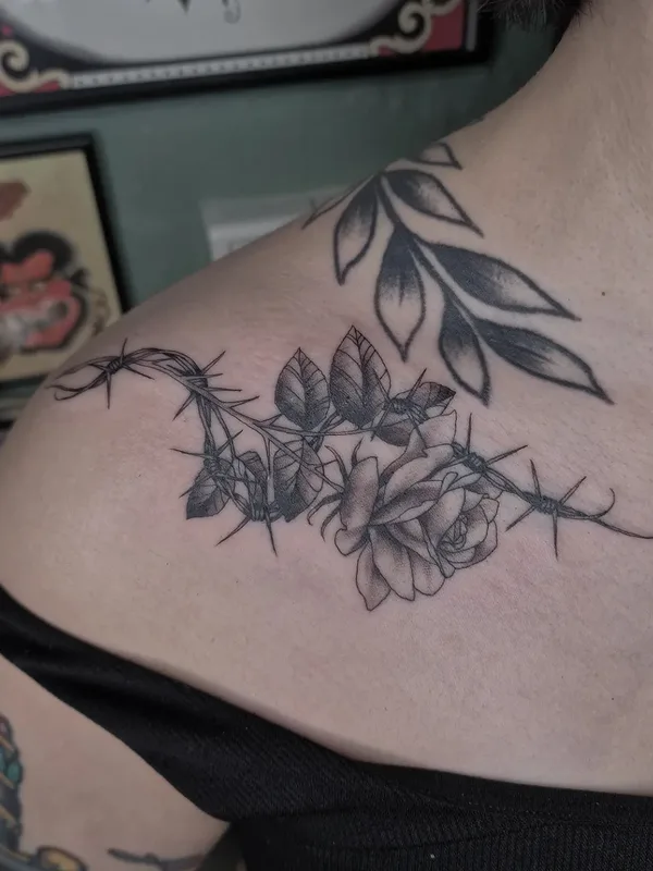 black and grey blackwork Tatuaggio su shoulder #66875 | Tatuatore Laura Wøldike