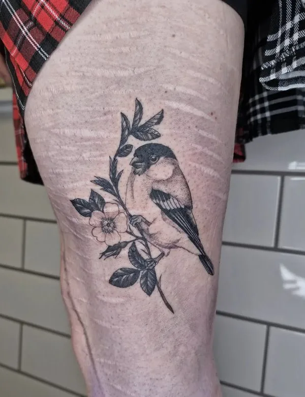 black and grey black and grey Tatuaggio su thigh #66873 | Tatuatore Laura Wøldike