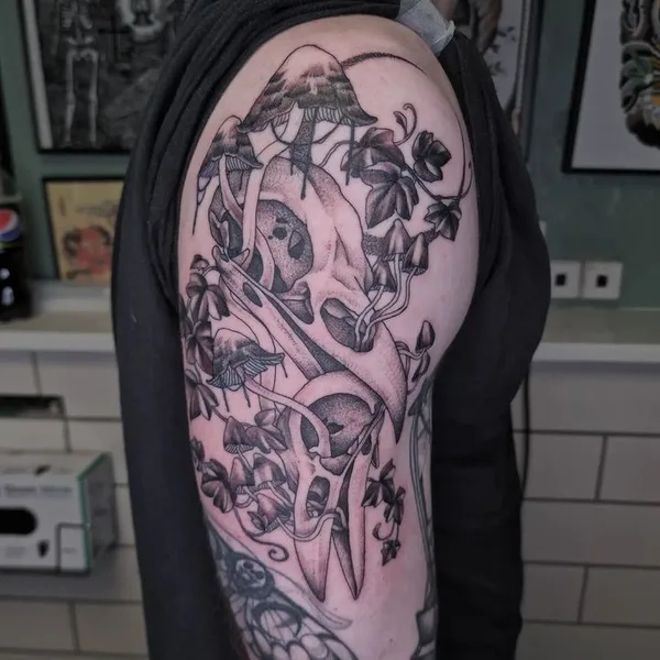 Graphic tattoo by Laura Wøldike in København