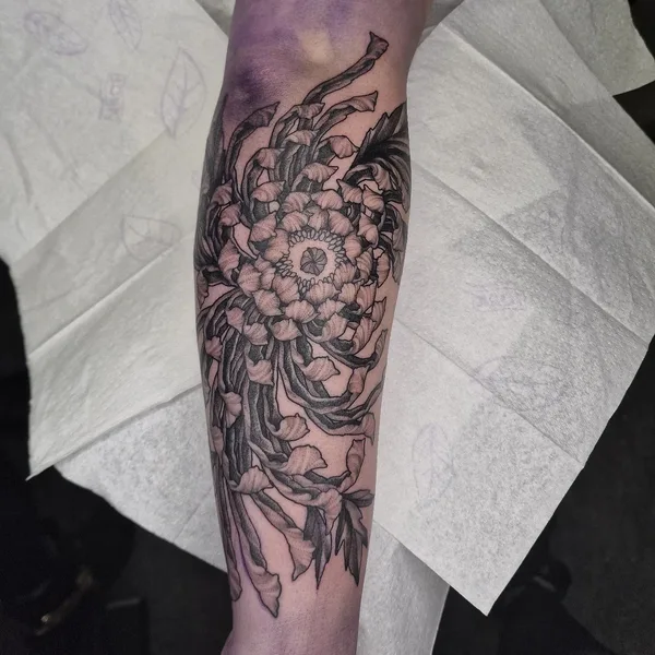 Graphic tattoo by Laura Wøldike in København