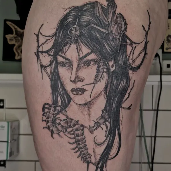 Graphic tattoo by Laura Wøldike in København