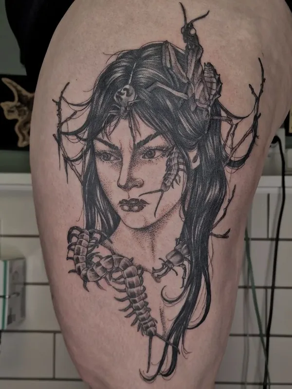 female black and grey blackwork Tatuaggio su thigh #66871 | Tatuatore Laura Wøldike