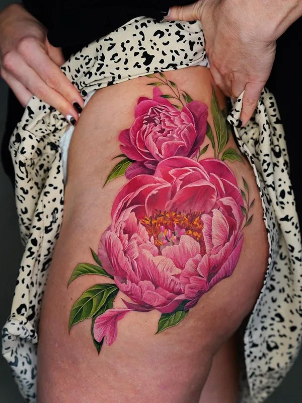 female color realism tatouage sur hip #66882 | Artiste tatoueur ESTER TARABAL