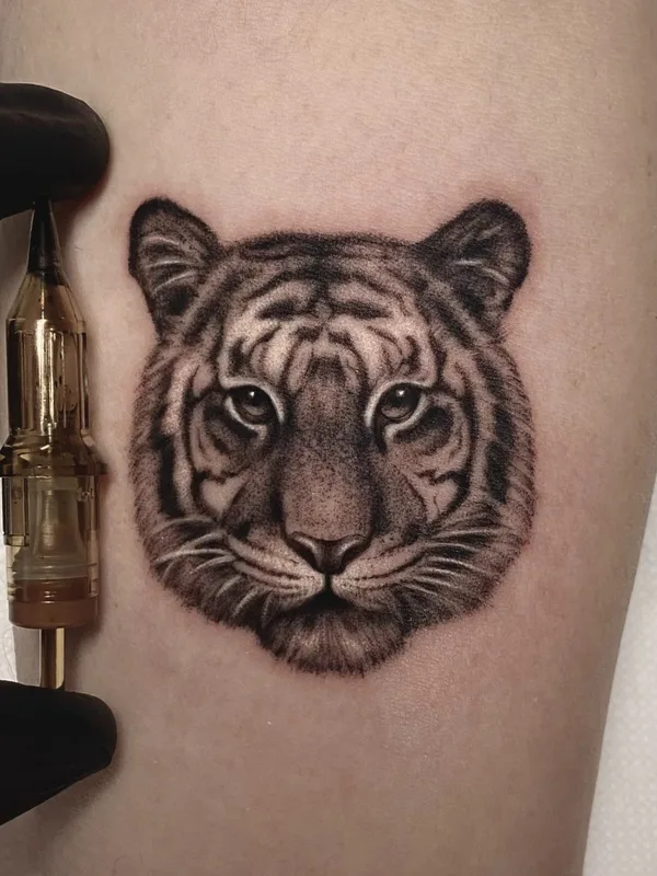 black and grey realism tatuaje en forearm #68303 | Tatuador Jaris Ink