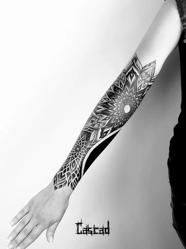 female black ornamental 타투 부위 forearm #40249 | 타투이스트 ILYA CASCAD